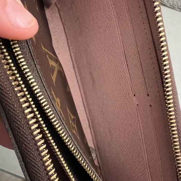 Louis Vuitton Wallet - Picture 3 of 4